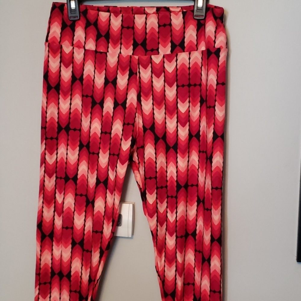 Valentine Lularoe TC Leggings